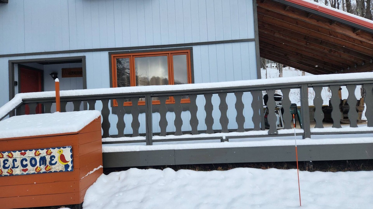 Stambaugh Ski Chalet | Updated Peaceful Chalet across from Ski Brule Right Side