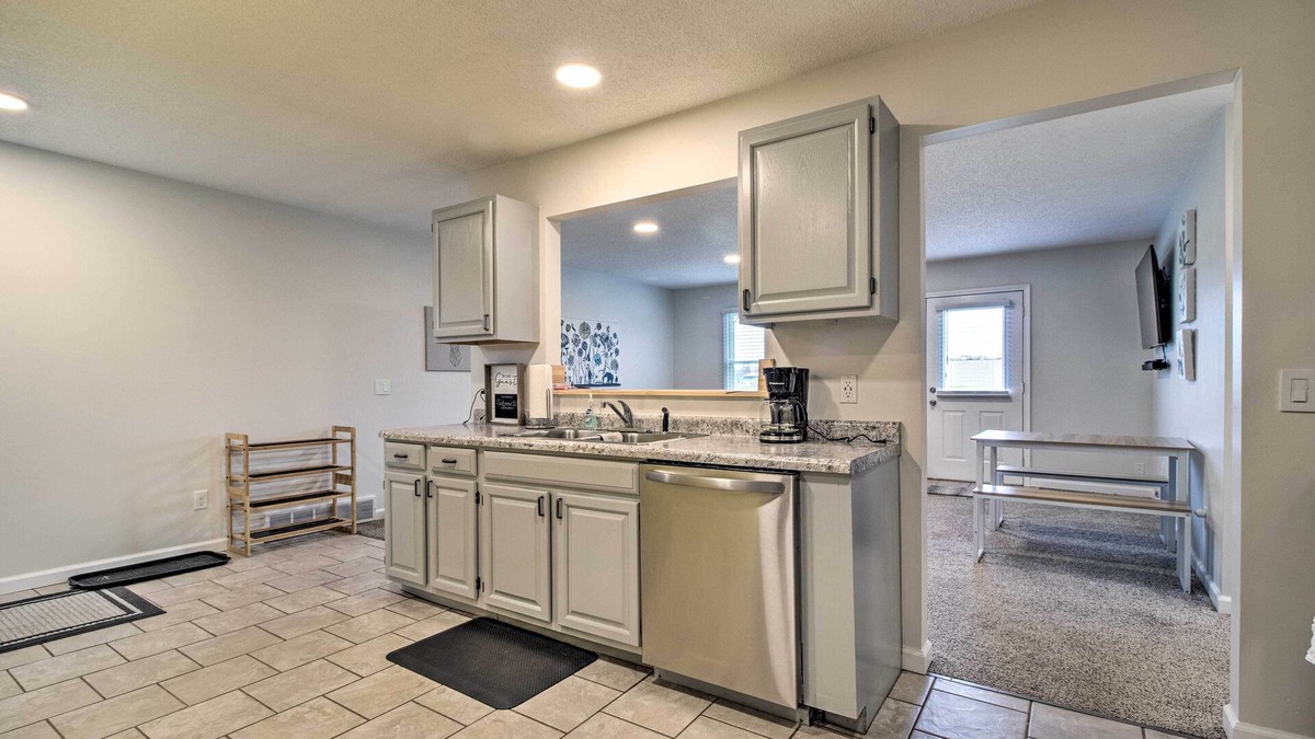 Onsted Apartment | Updated, Pet-Friendly Apartment w/ Yard, Deck