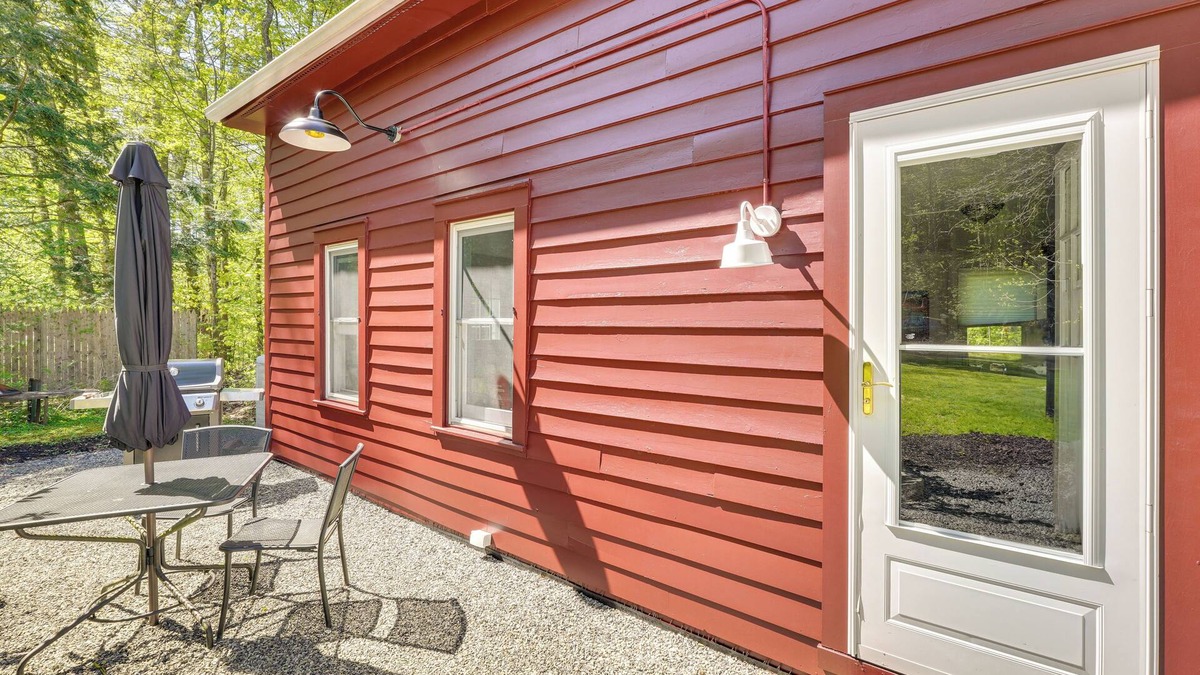 Bearsville Cabin | Updated/Pet-Friendly Cabin By Hikes and Woodstock!