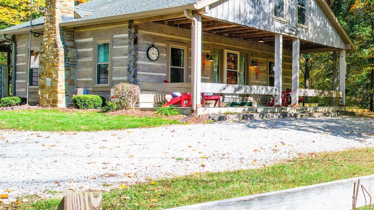 Nashville Cabin | Updated pet friendly, close to Nashville!