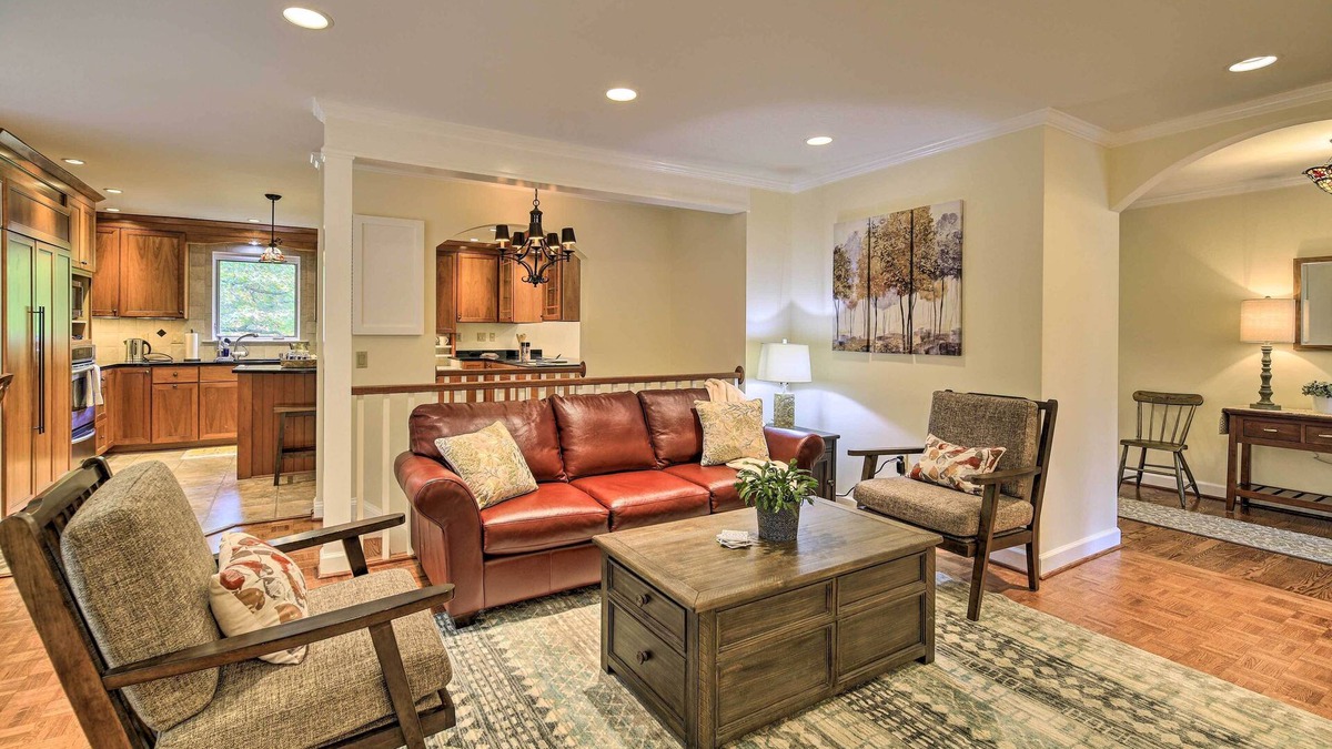 Kingsport House | Updated Ranch-Style Home w/Scenic Deck, Pond