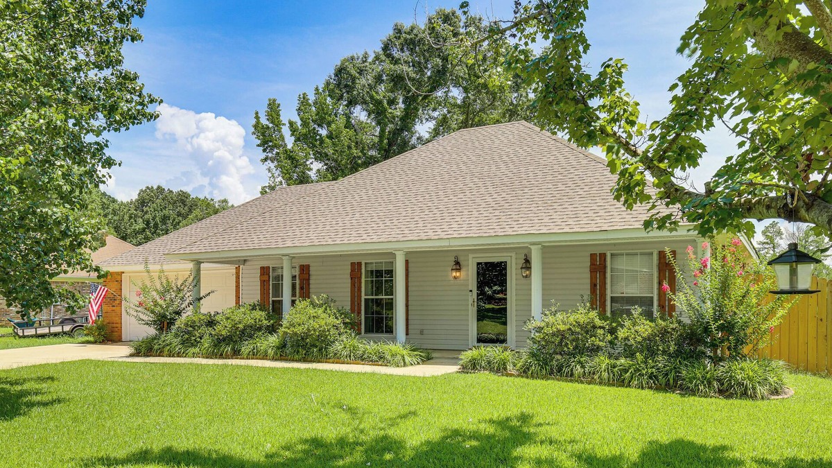 Flowood House | Updated Retreat w/Outdoor Space in Flowood!