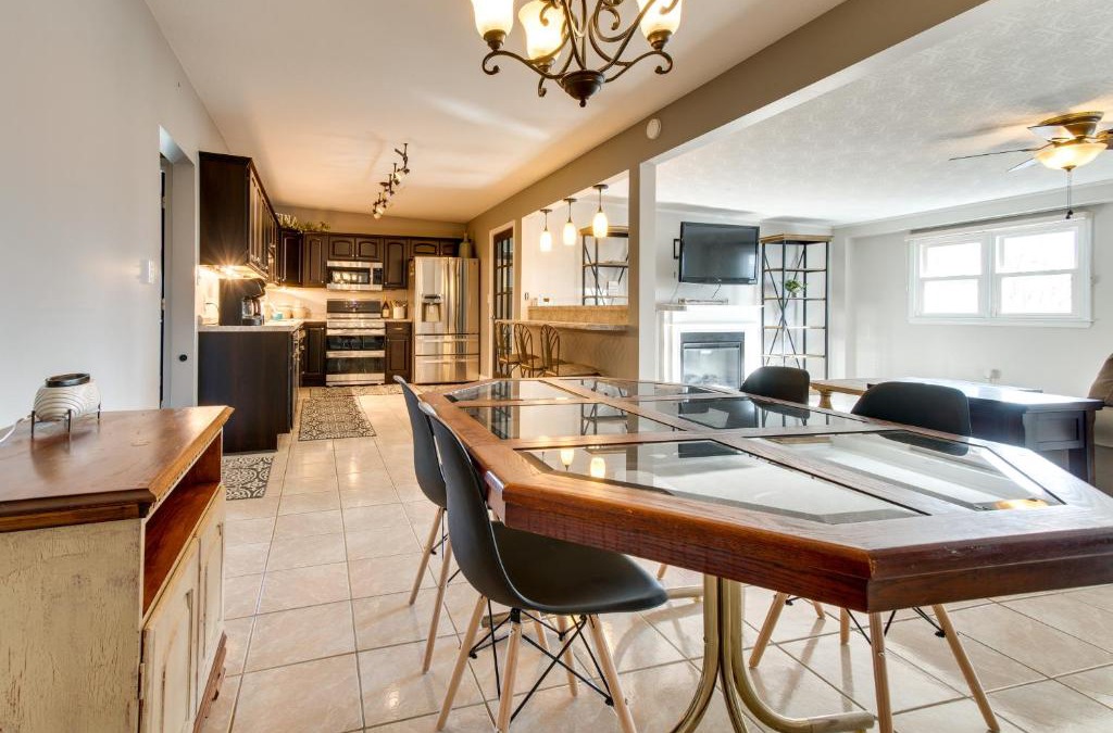 Robinson Apartment | Updated Robinson Vacation Rental with Fireplace!