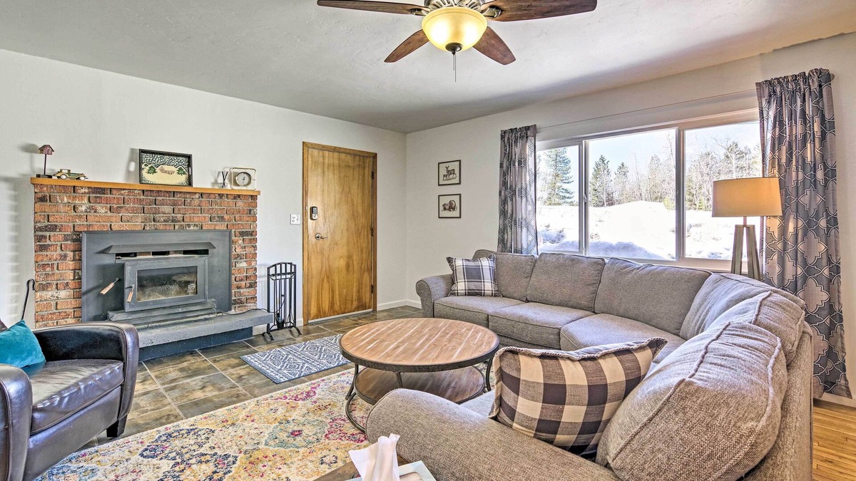 McCall Cabin | Updated Rustic Retreat Cabin: Walk to Payette Lake