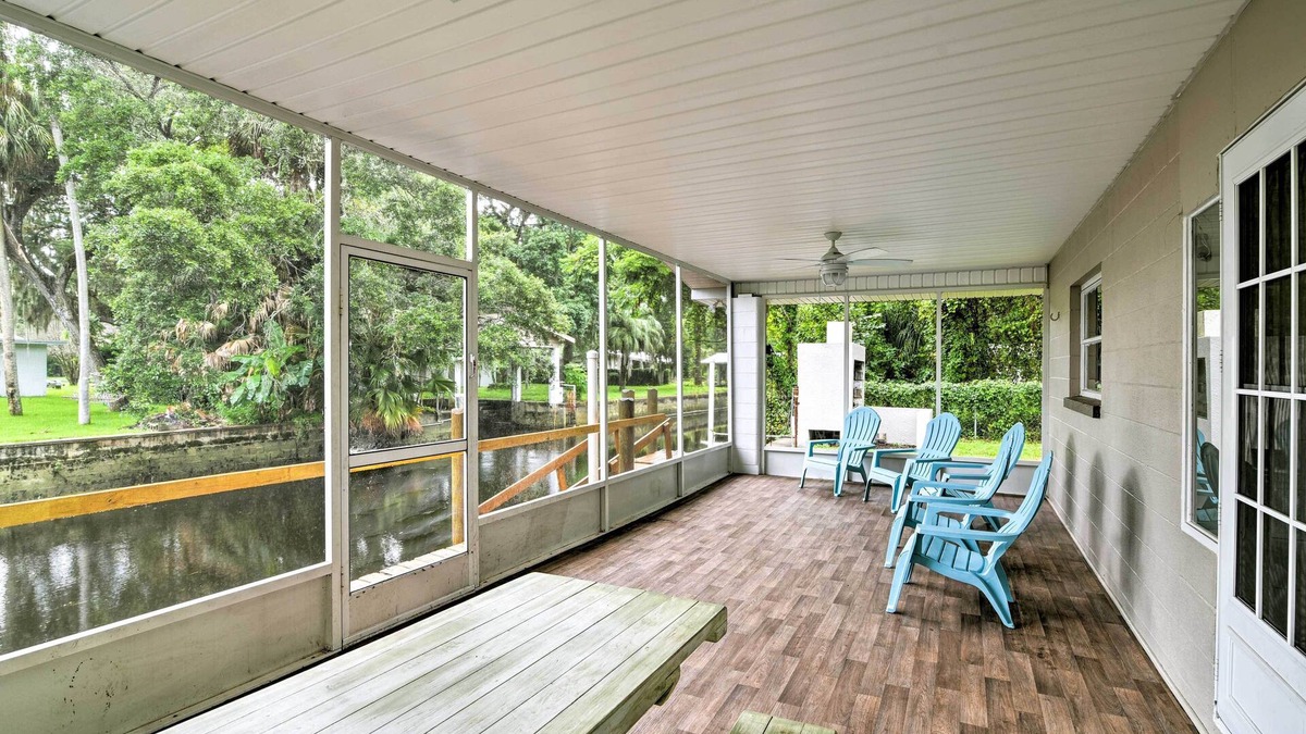 Yankeetown House | Updated Rustic Yankeetown Home w/Lanai & Dock