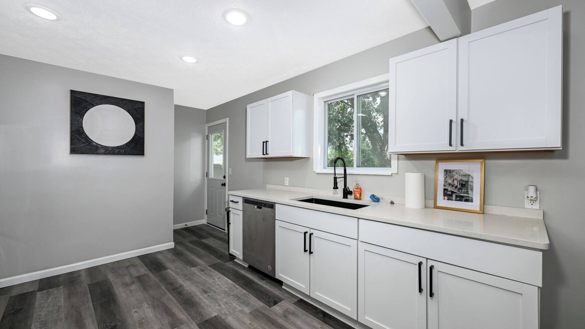 Bedford Heights House | Updated & Spacious Ranch with Yard