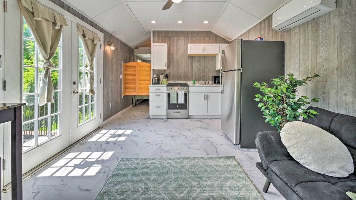 Berryville Apartment | Updated Tiny Home < 1 Mi to Berkeley Springs