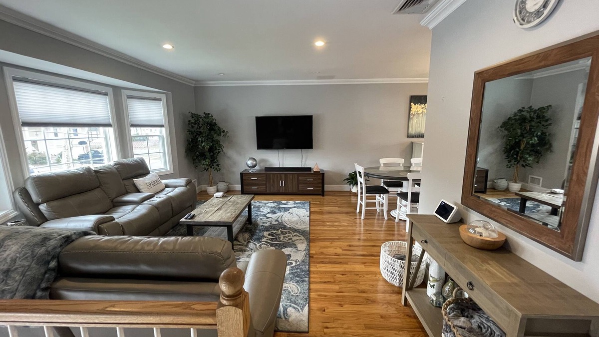 Kings Park Apartment | Updated top level apartment - modern design with open floor plan