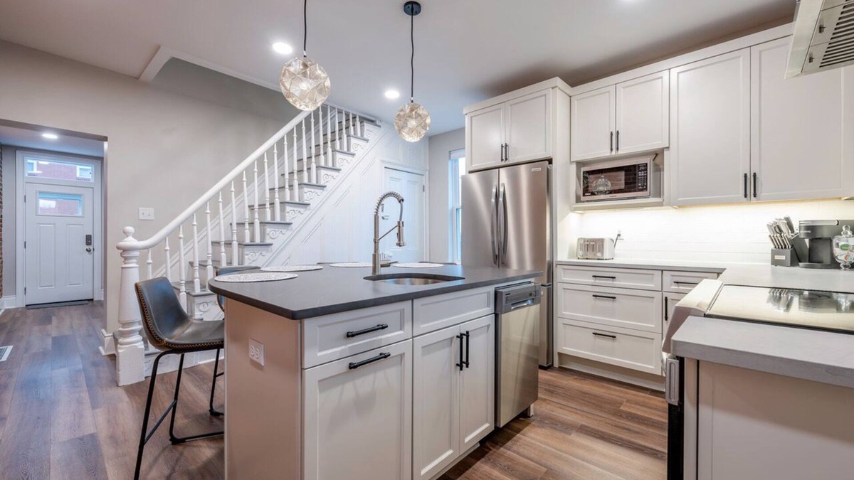 South Side Flats House | Updated Townhome with Private Garage in South Side