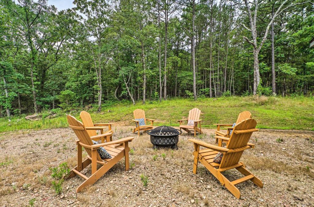 Tuskahoma House | Updated Tuskahoma Cabin with Fire Pit and Deck!