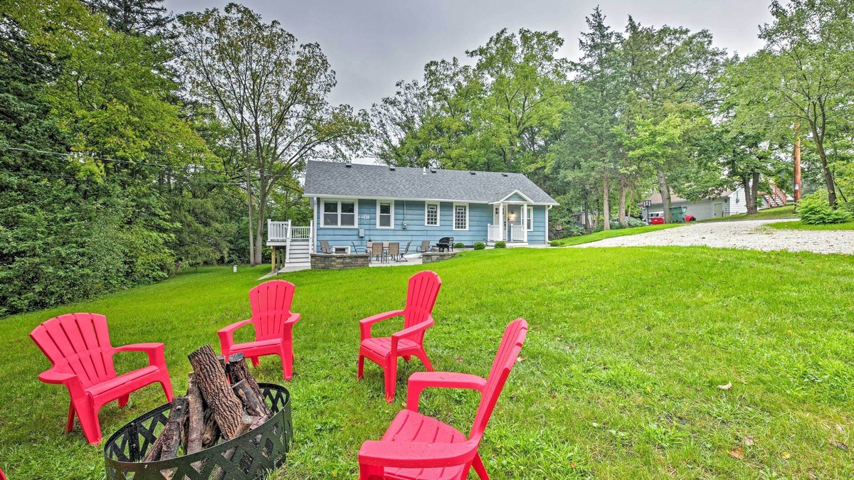 Twin Lakes Cottage | Updated Twin Lakes Cottage, Walk to Lake Mary