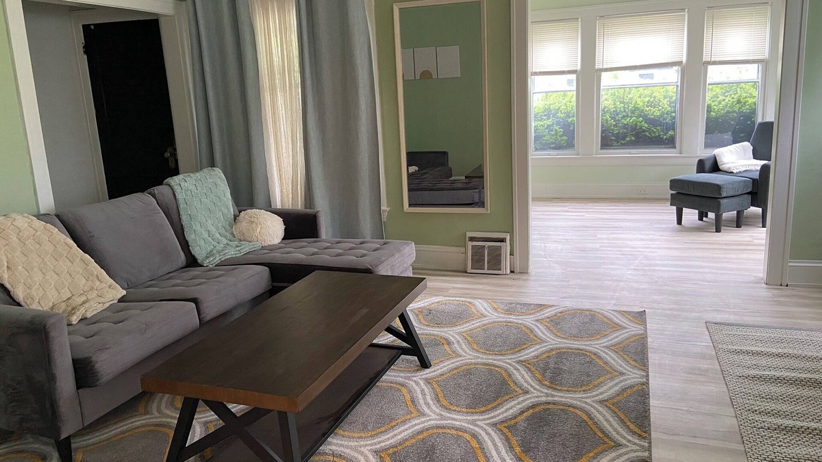 Cleveland Apartment | Updated Unit on a Quiet Street Near Cafes and Restaurants, Cleveland Heights
