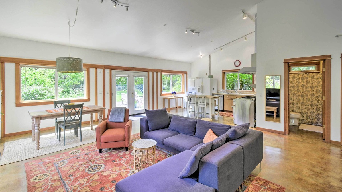 Vashon Island Apartment | Updated Vashon Island Studio w/ Yard & Ponds!