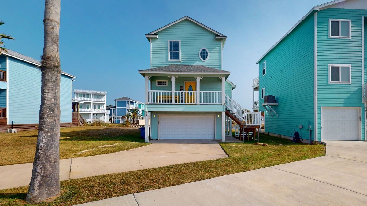 Bella Vista House | Updated waterfront home minutes to beach with patio & deck views - dog-friendly