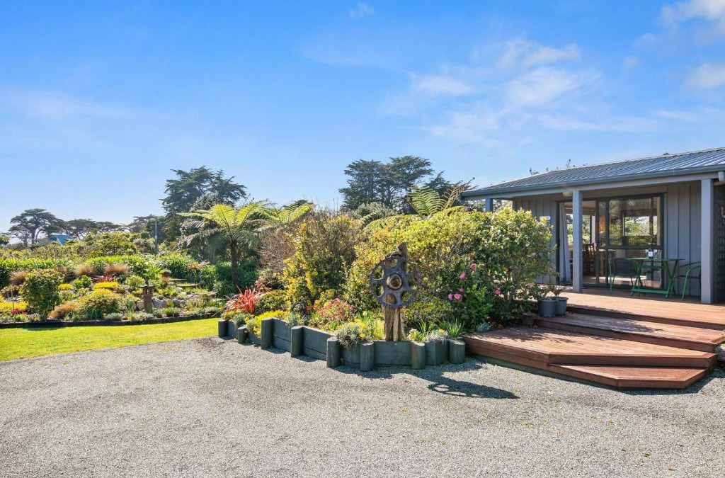Cape Foulwind House | Upepo - The Garden Room - Cape Foulwind Studio