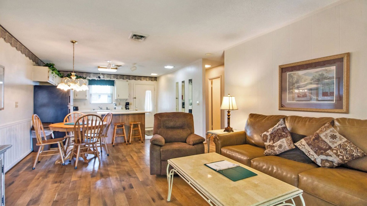 Lake Tansi Condo | Upgraded 2BR, King Bed, Plenty of Amenities