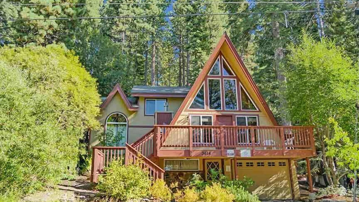 South Lake Tahoe Cabin | Upgraded A Frame-Walk to Heavenly, Private Hot Tub