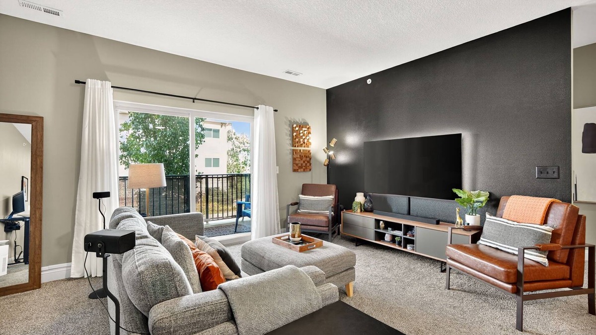 West Des Moines Apartment | Upgraded | Garage | Balcony | Resort Amenities