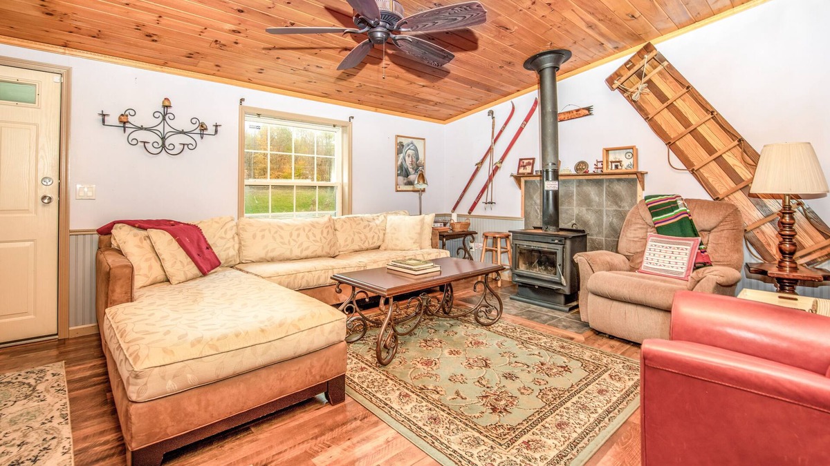 Hunter House | Upgraded! Perfect location seconds from Hunter Mtn! Incredible views! King bed!