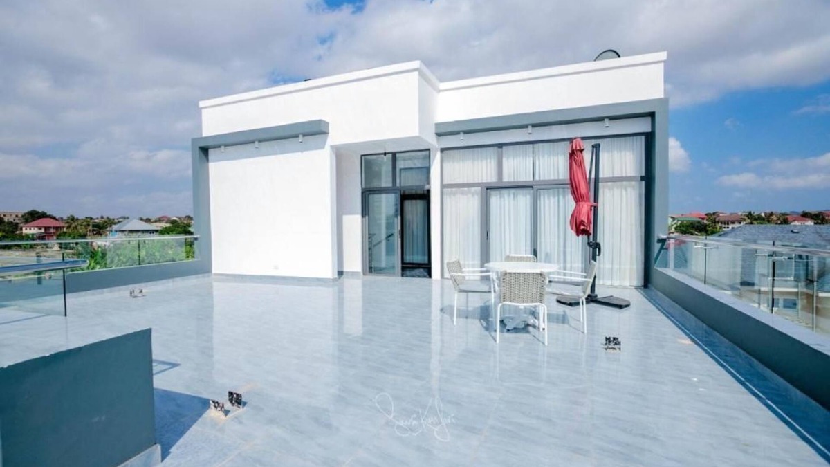 Agbogba Apartment | Uphills Court - Room 101