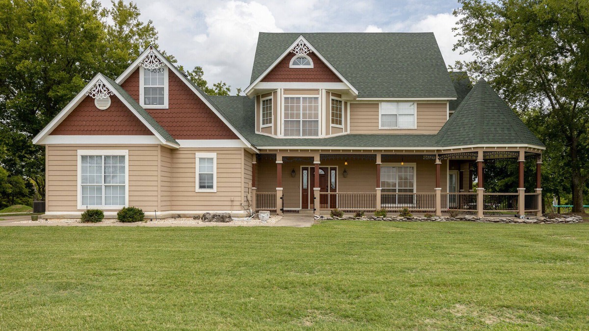 Claremore House | Upland Hills Manor In Beautiful Country Setting!