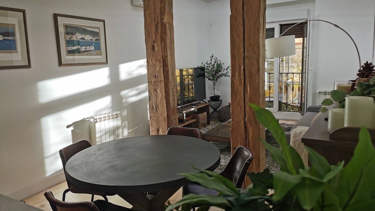 Centro Condo | Upmarket & Elegant 2 bed/2 bath in Central Madrid