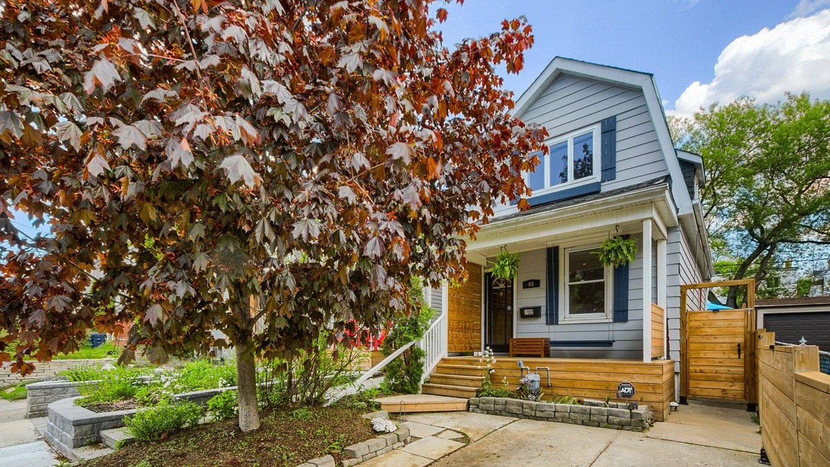Woodbine - Lumsden House | ★ Upper Beaches Zen Den - Entire House + Parking ★