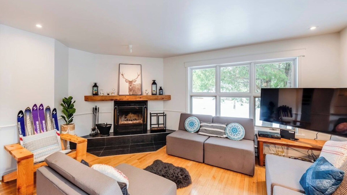 Saint Ferreol les Neiges House | Upper Twin House 1817 - Cottage with a spa, 2 minutes from the Mont-Sainte-Anne