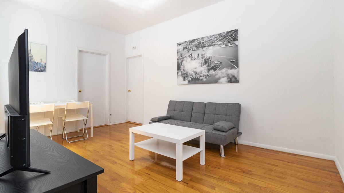 Upper East Side Apartment | Upper East Two BR near Central Park NYC