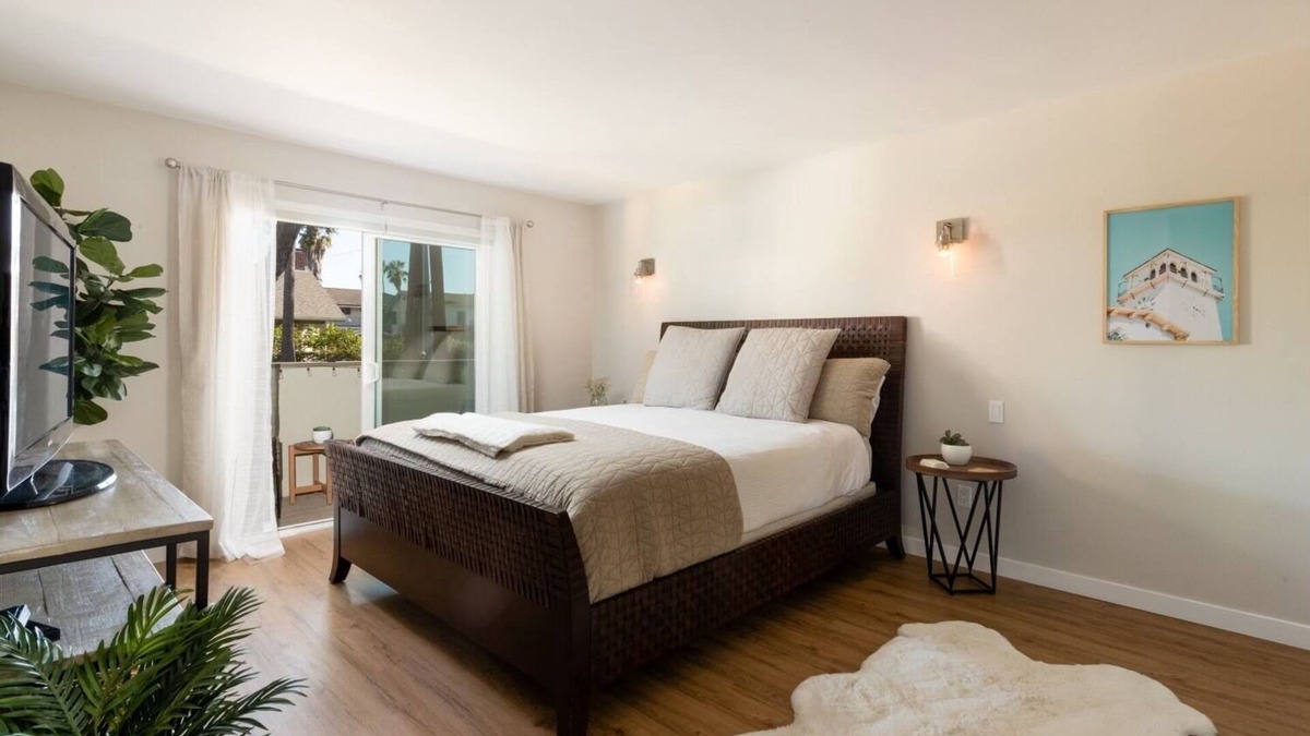 Upper East Condo | Upper Eastside Walkabout