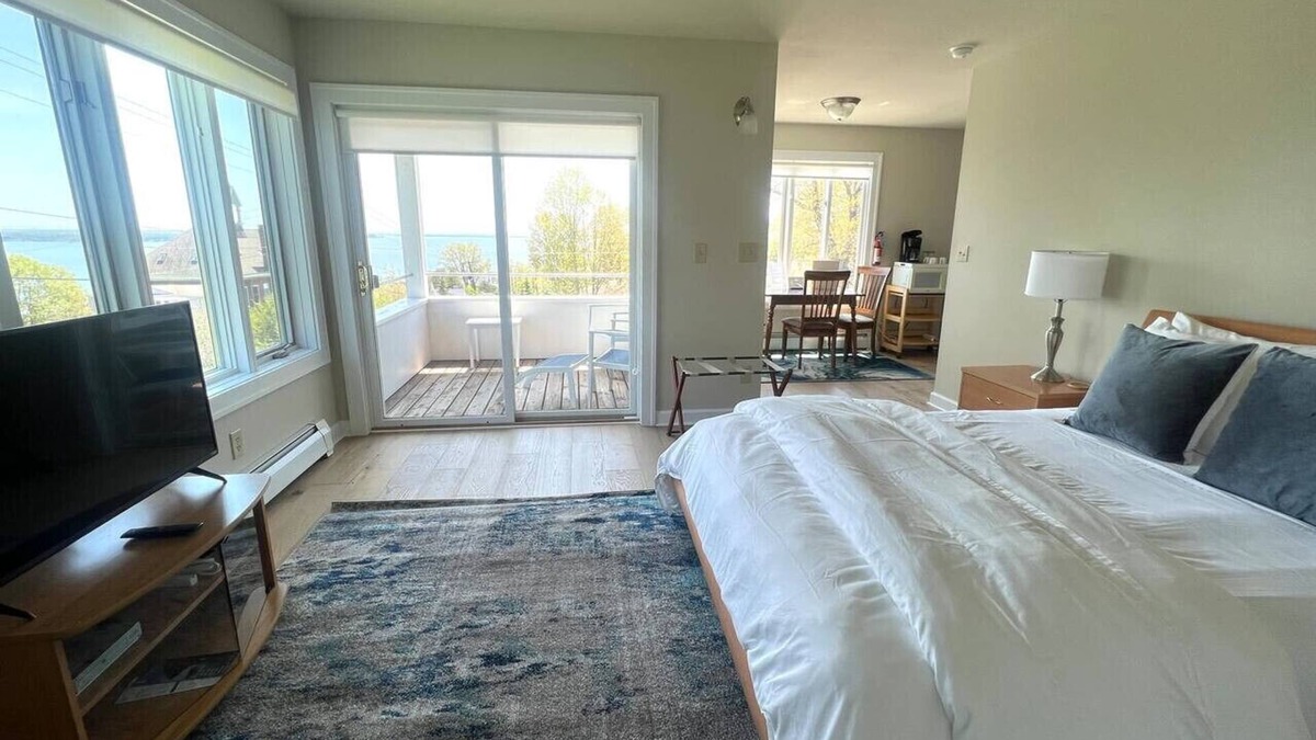 Bayfield Apartment | Upper Flat @ Steeple Hill Flats, Bayfield