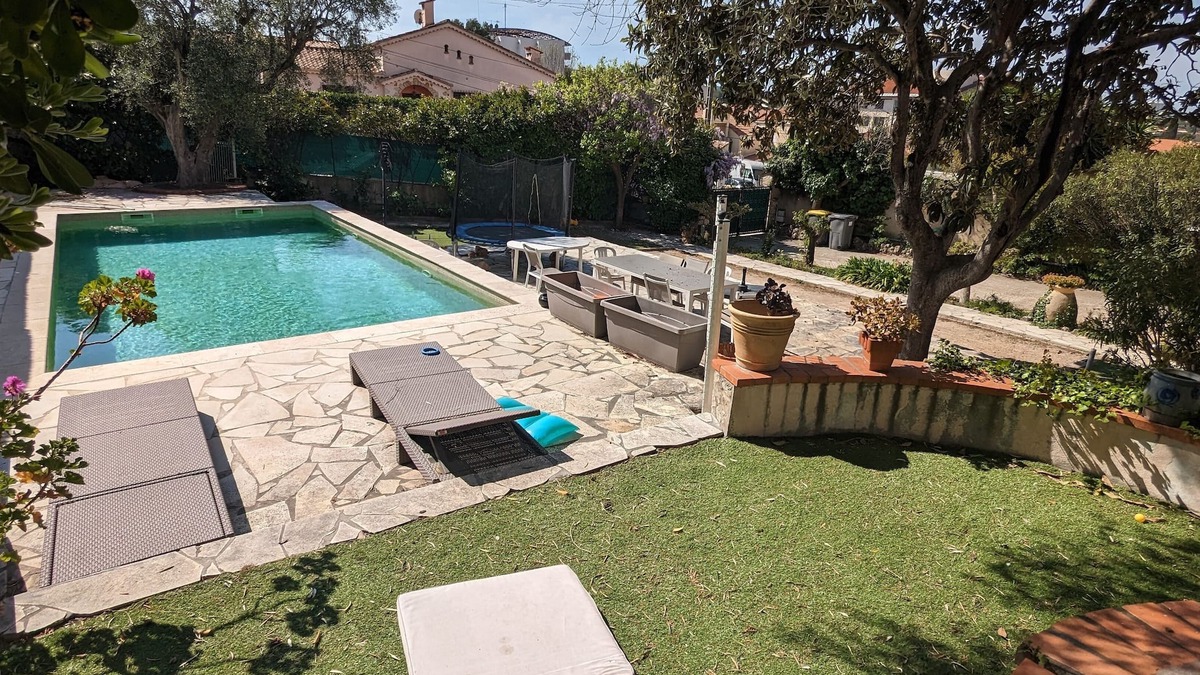 Le Cannet Villa | Upper villa with swimming pool and private grounds.
