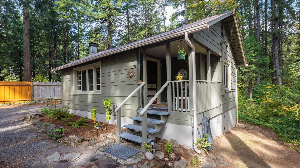 Blue River Cabin | "UpRiver Nest" - Cabin on the Mckenzie River in Oregon