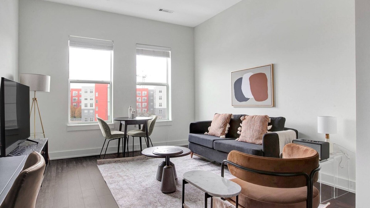 Cambridge Apartment | Upscale 1B w/W/D. Lots of amentities; Gym, Theatre, Pool. by Blueground