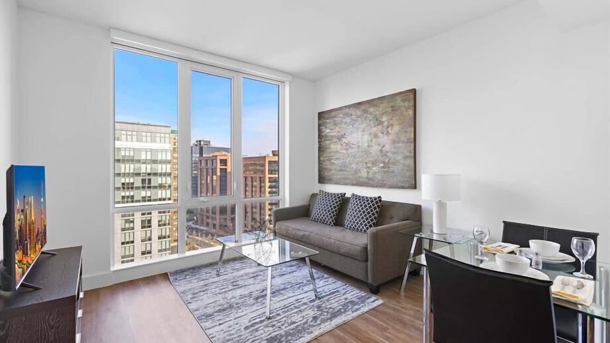 White Plains Apartment | Upscale 1BR in Downtown | Kitchen | Gym | Work Space