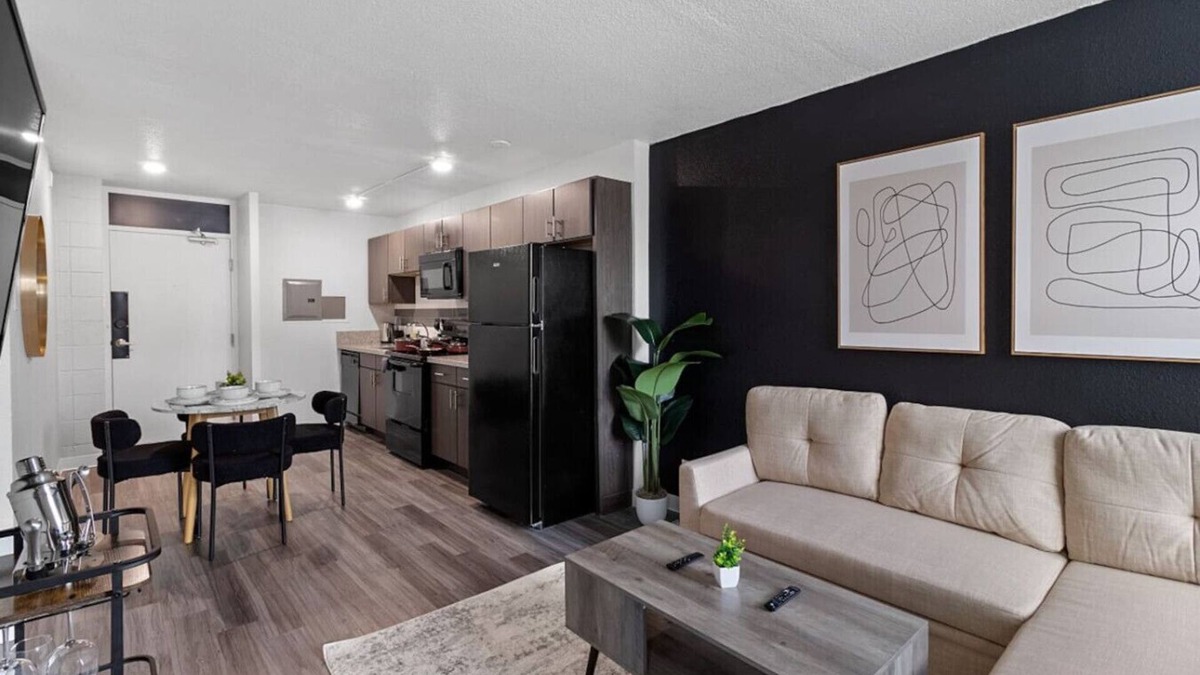 Corryville Apartment | Upscale 2 Bed Suite — Mins to Downtown Cincinnati!