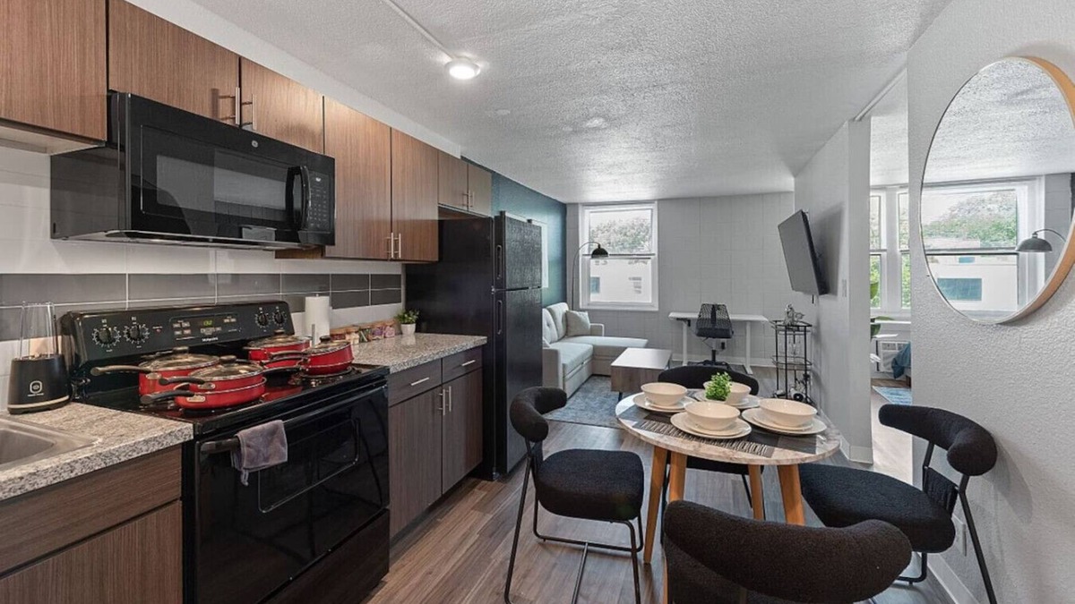 Corryville Apartment | Upscale 2 Bed Suite — Mins to Downtown Cincinnati!
