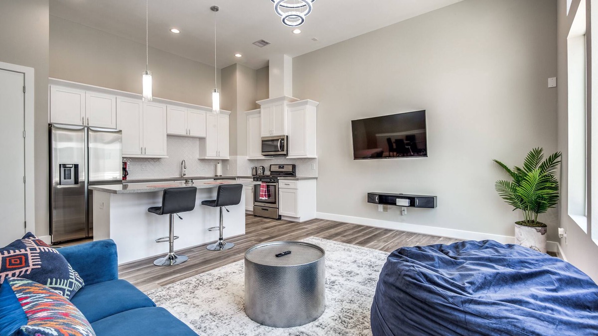 Spring Branch East House | Upscale 2 story home by the Galleria!