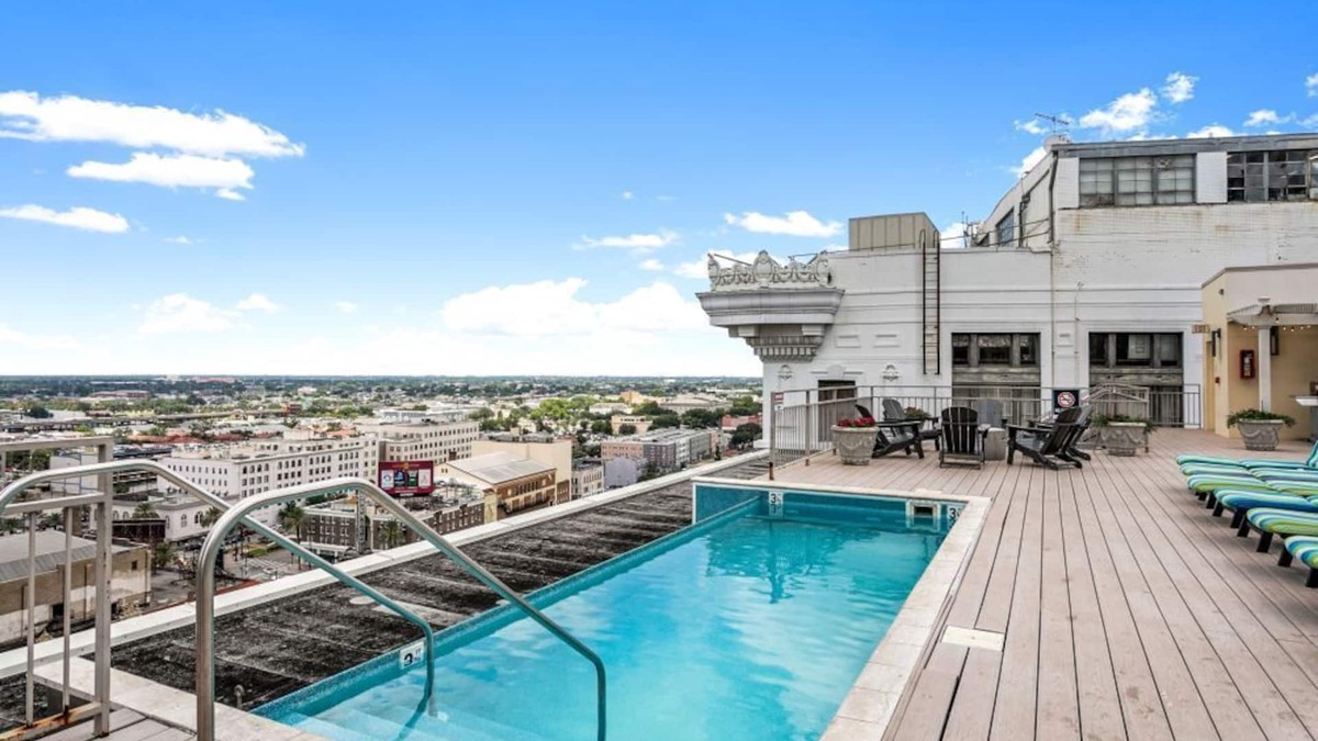 French Quarter House | Upscale 2BR Condo Featuring Skyline Pool