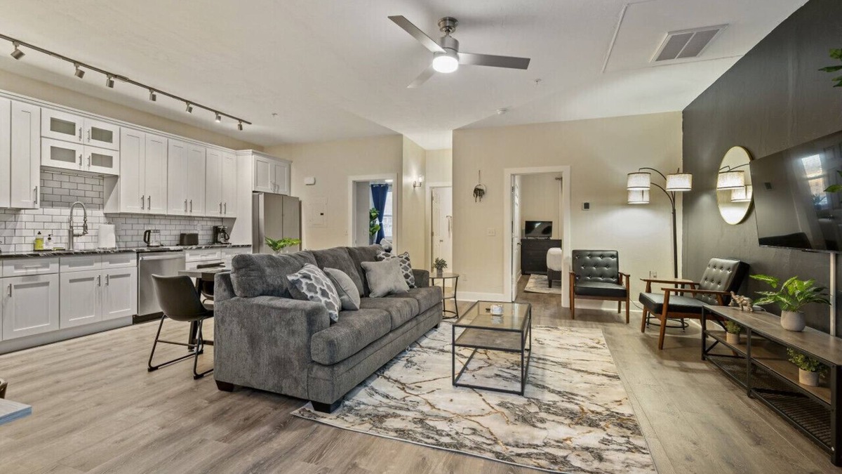 East Liberty Apartment | Upscale 2BR suite ~ Free Parking & Walkable!
