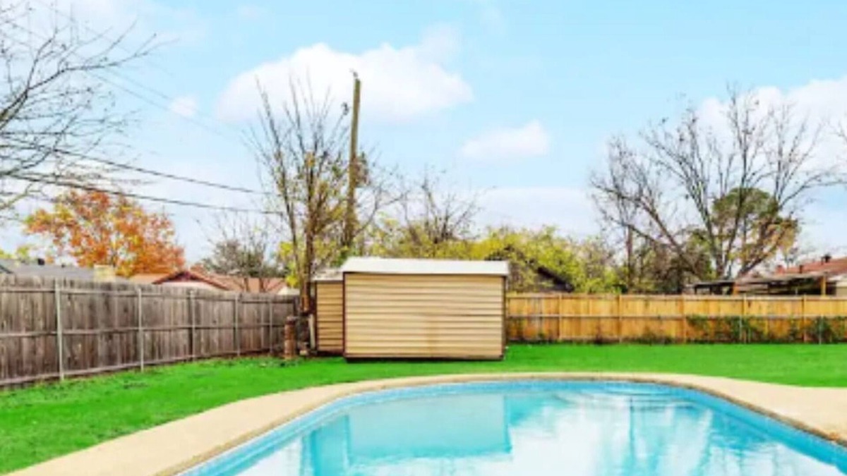 North Richland Hills House | Upscale 3BR/2B Cozy Home with Pool & Grill