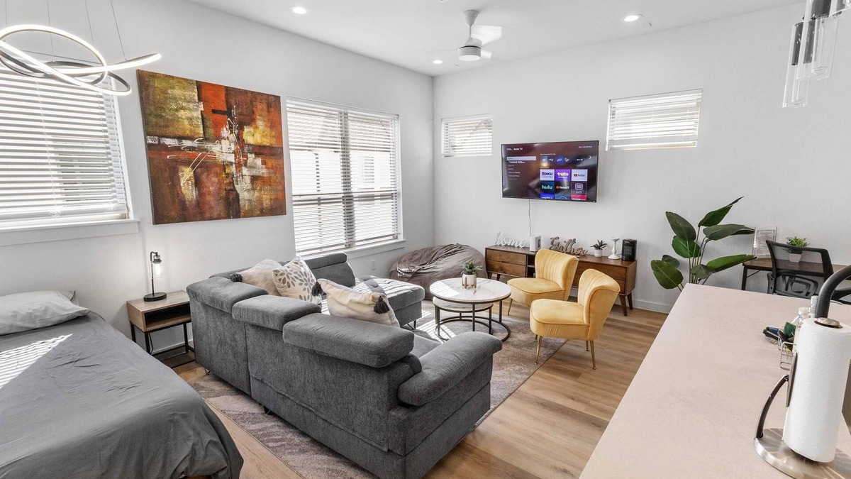 OST - South Union House | Upscale 3BR Crib Sleeps 12 Garage Gym Access