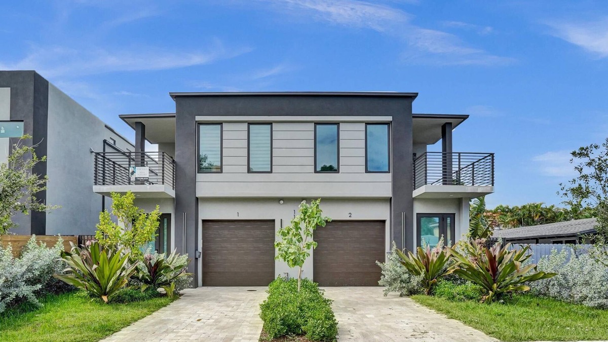 Poinsettia Heights House | Upscale 4 BDRM Retreat ~ Mins to Las Olas & Beach