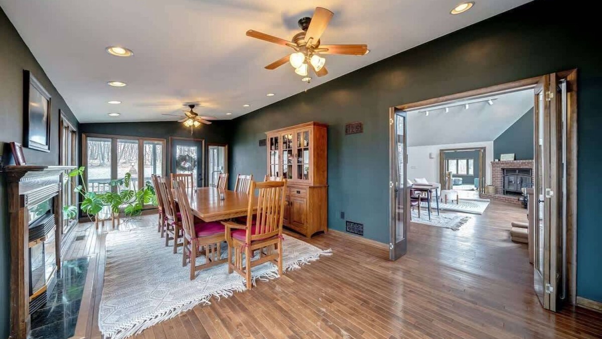 The Woods Cabin | Upscale, 4 Fireplaces, Fire Pit & Pool Access