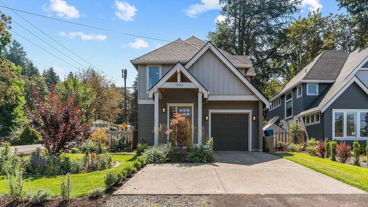 Marylhurst House | Upscale and quiet new home in Lake Oswego with amazing Patio