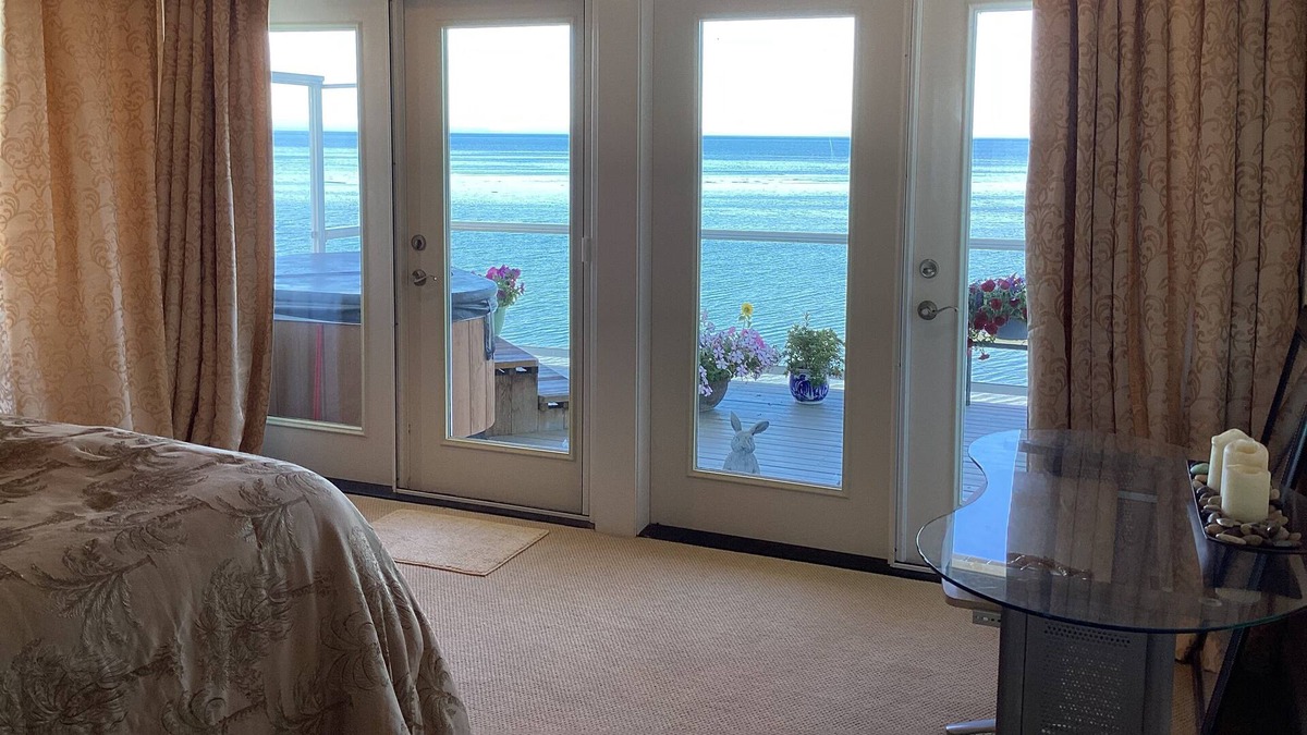 Sequim House | Upscale Beach Front Home