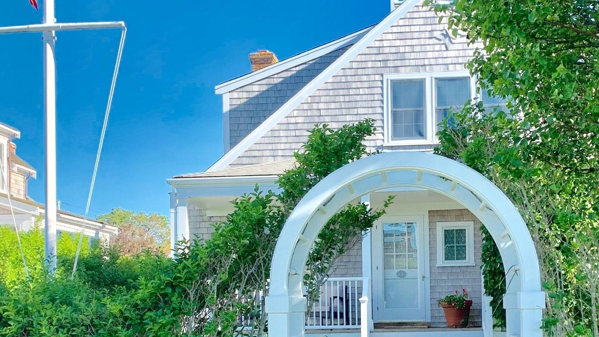 Brant Point House | Upscale Beach House Brant Point