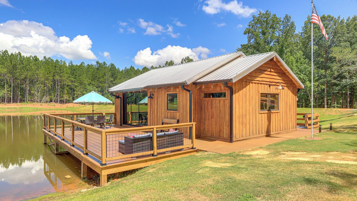 Thomaston Cabin | Upscale Cabin Comfort in Thomaston w/2 Decks!