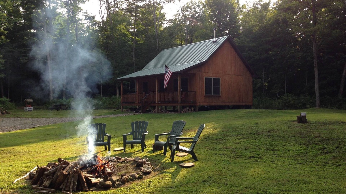 Dalton Cabin | Upscale Cabin in the Woods, LETCHWORTH, Stony Brook Parks, Finger Lakes Wineries
