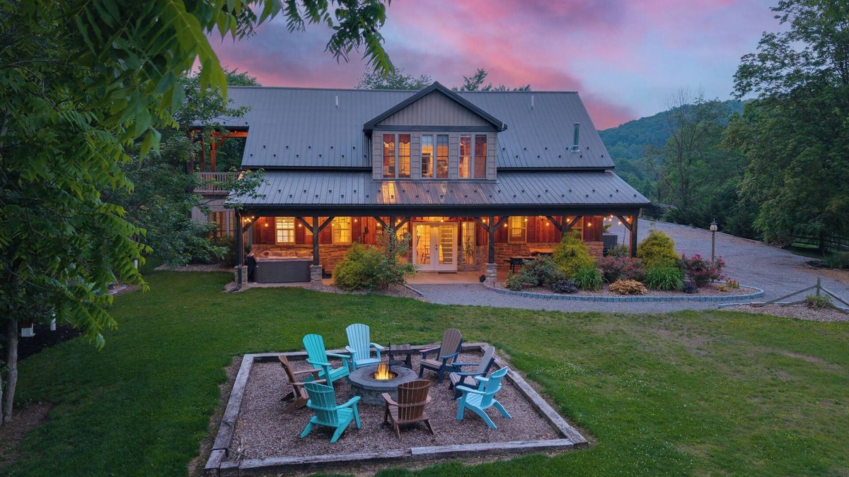 Walker Lake Cabin | Upscale Cabin on 20 acres, Hot Tub, Game Room.